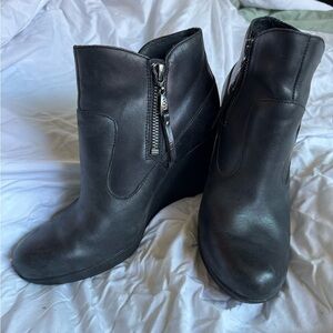 *UGG | Meredith 1009948 Black Wedge Leather Ankle Boots Size 7.5